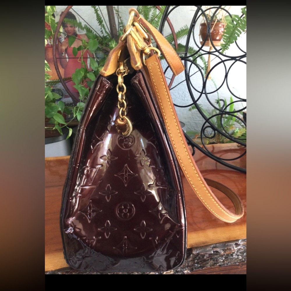 Louis Vuitton Brea MM Vernis 2 Way Handbag - Picture 8 of 16